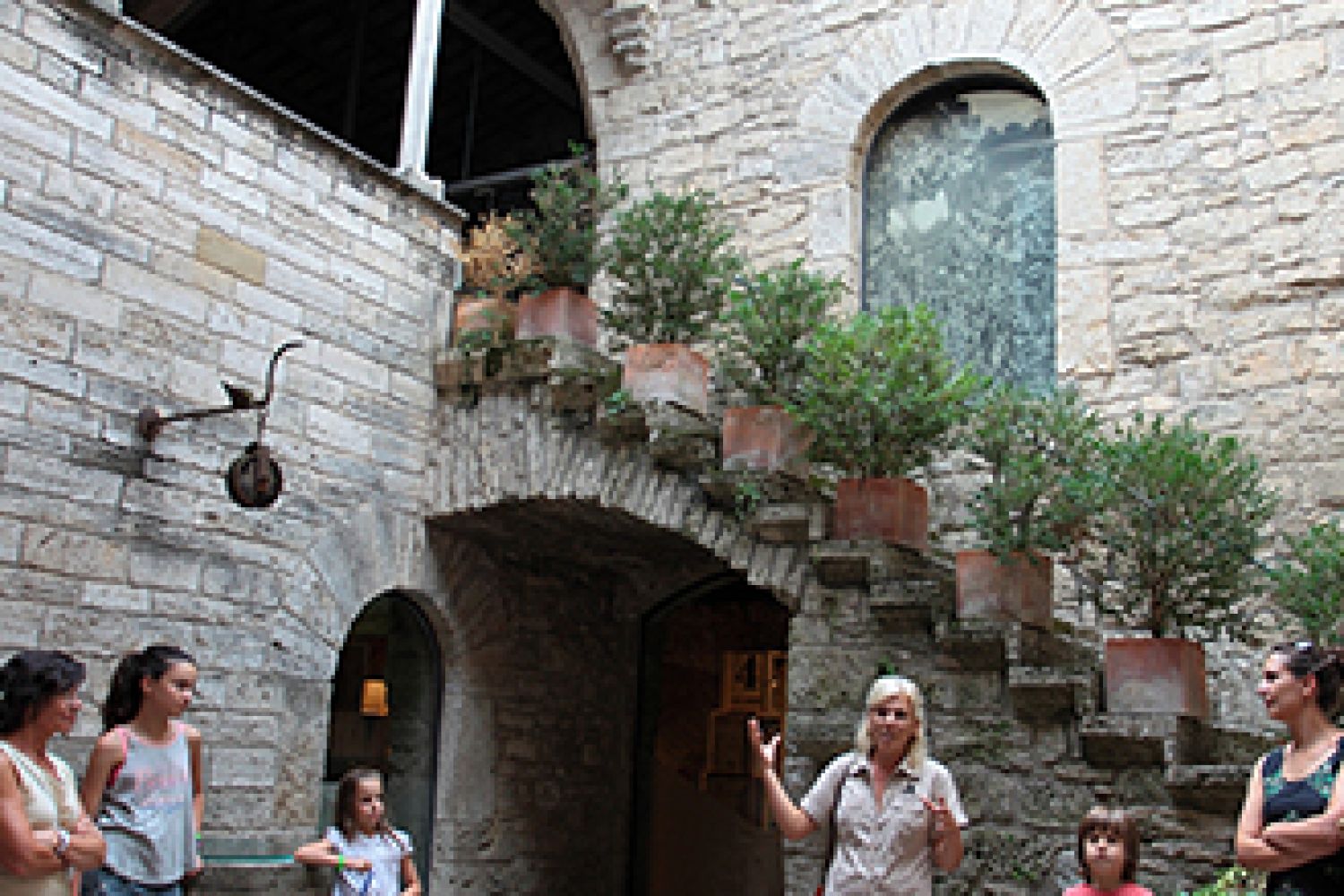 Banyoles Medieval: del carrer al campanar Banyoles Medieval: del carrer al campanar
